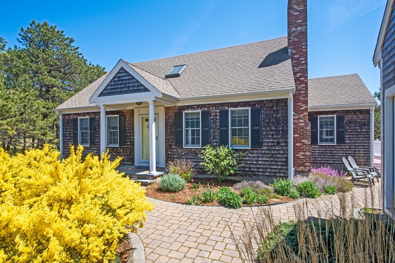 7 Overlook Drive, Truro, MA. This is how the house looked when we first walked up to see it Memorial Day Weekend of 2021. Still pandemic, crazy housing market, but we had a sense this might be a good one.
